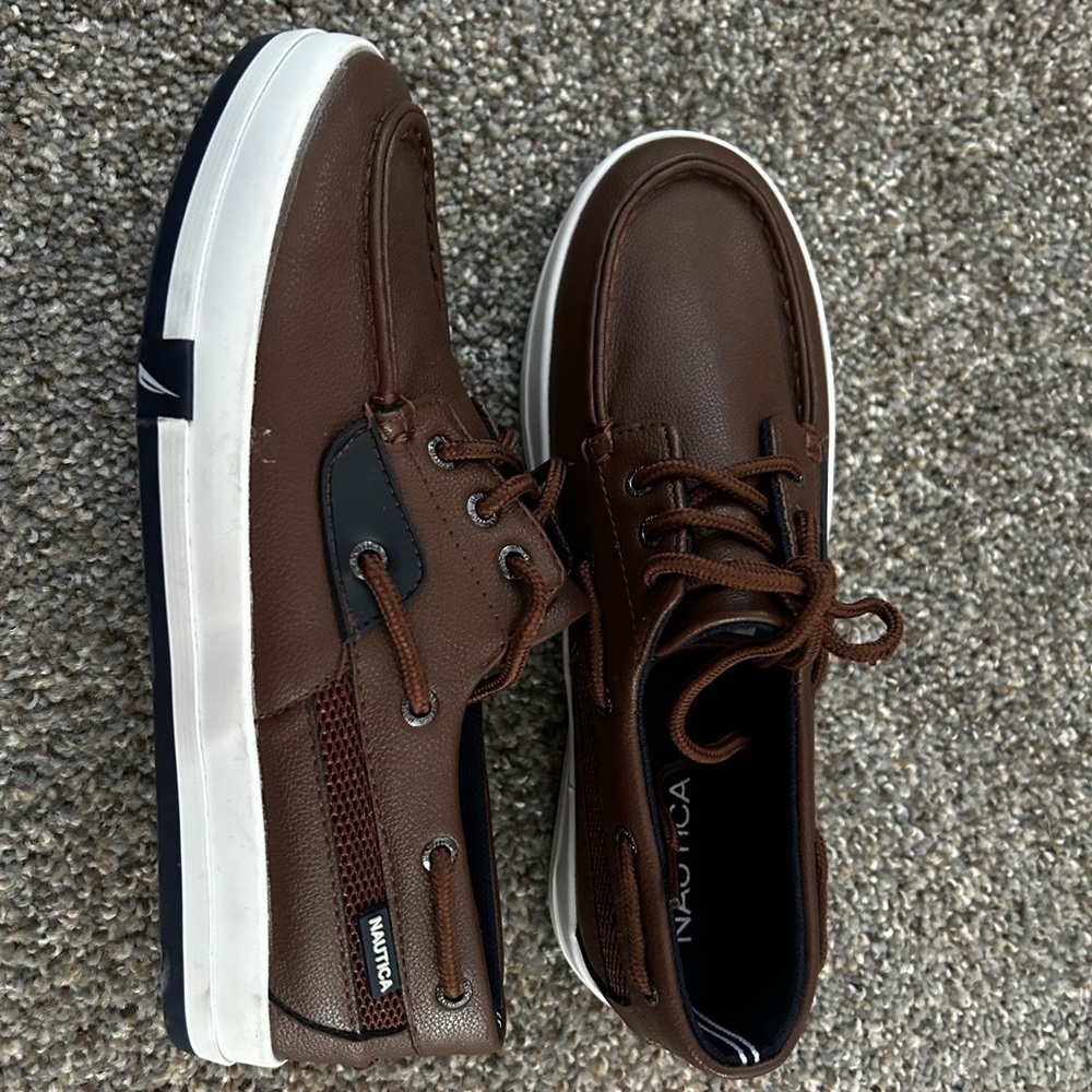 Nautica boys Brown and Black Boat shoes size 2